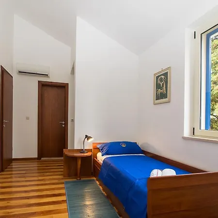 Vila Violet & Rosemary