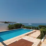 Villa Violet & Rosemary Supetar