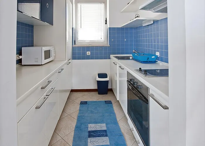 Violet & Rosemary 수페타르